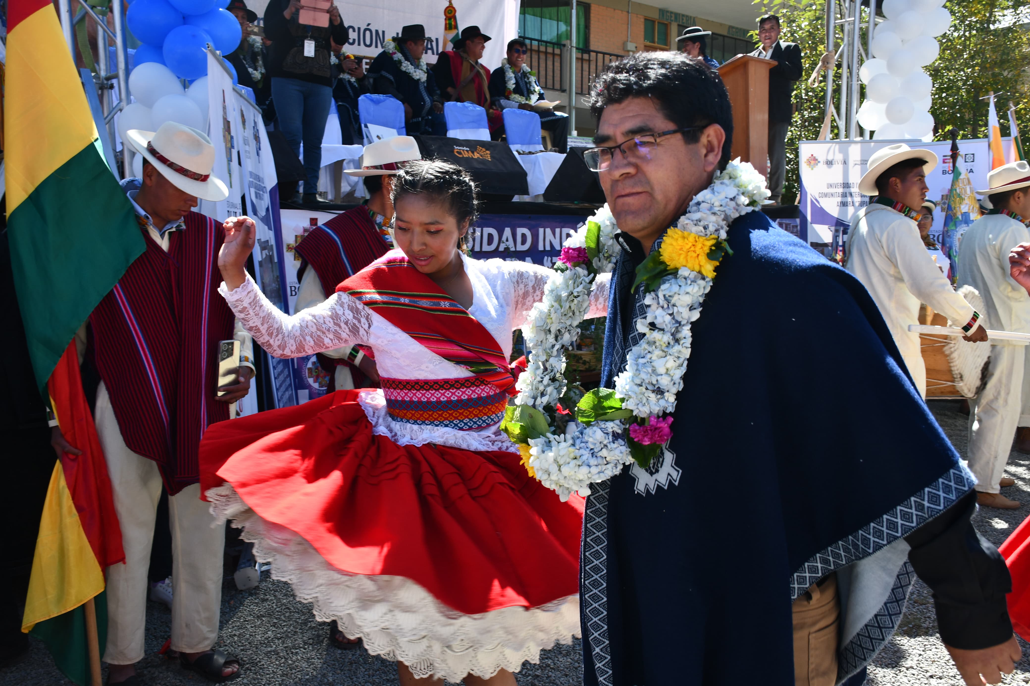 Ministro Veliz participa del acto de colocado de la piedra fundamental para la construcción de aulas climatizadas en la UNIBOL Aymara