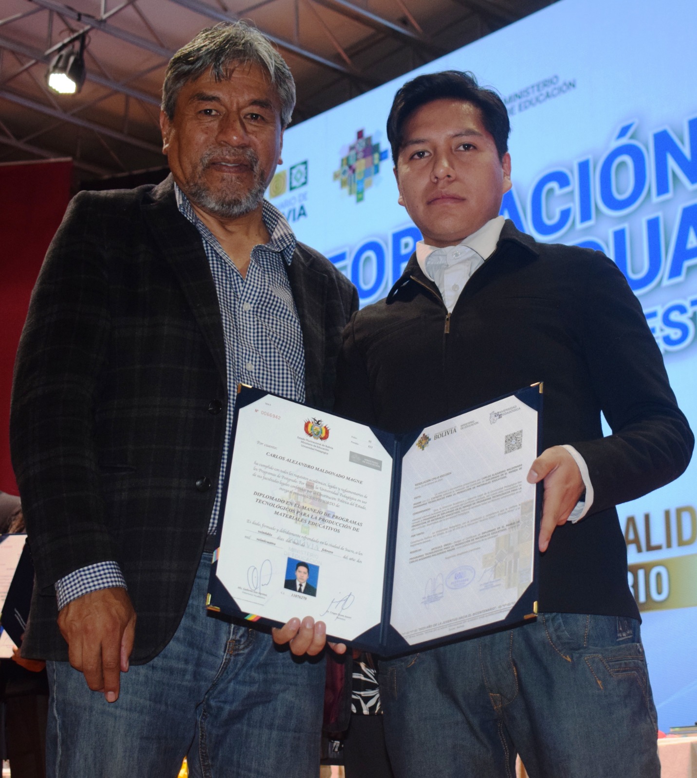 Más de 1.200 maestras y maestros del departamento de La Paz reciben título de Diplomado del Ministerio de Educación 