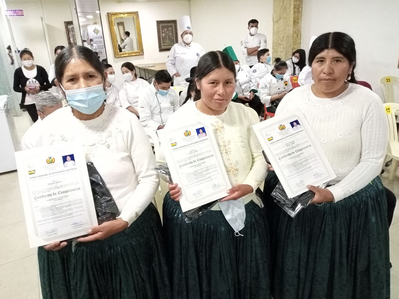 Entrega de certificados durante esta gestión.