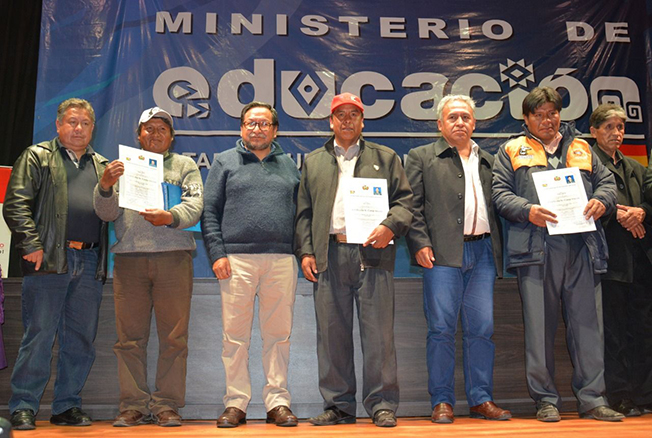Educación certifica competencias de panaderos, cerrajeros, confeccionistas de polleras y constructores civiles