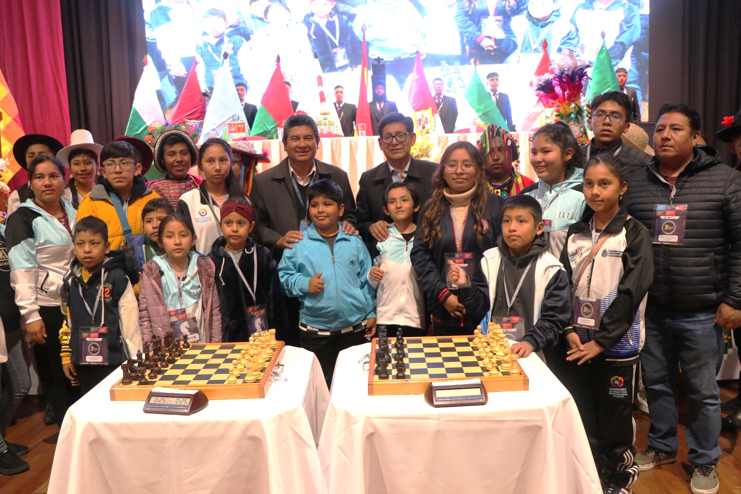 Ministro Pary saluda participación de cerca de medio millón de estudiantes en la “1ra. Olimpiada de Ajedrez” durante la inauguración de la fase nacional