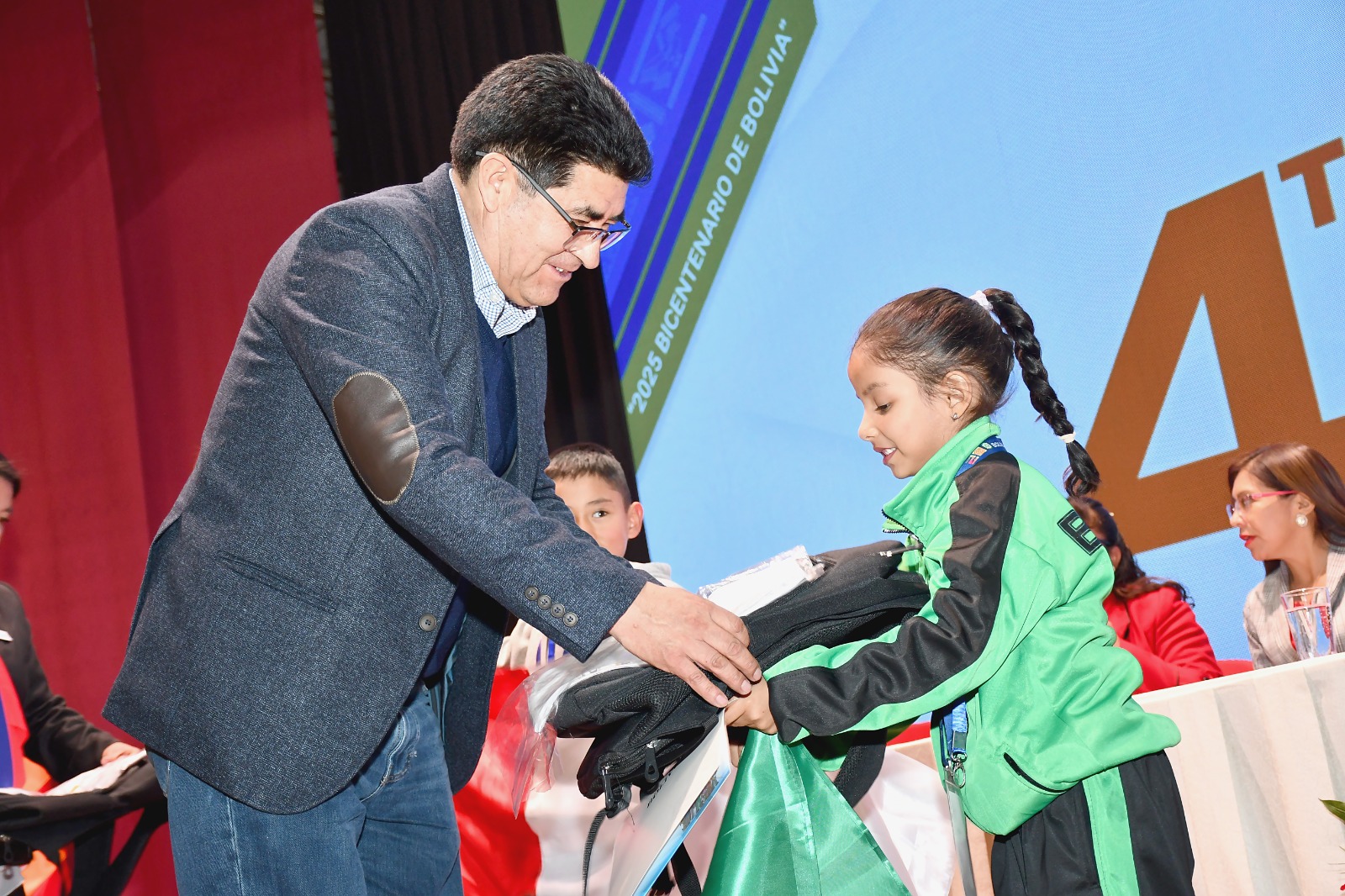 Ministro de Educación felicita y premia a estudiantes ganadores del 4to. Encuentro de Talento Extraordinario 