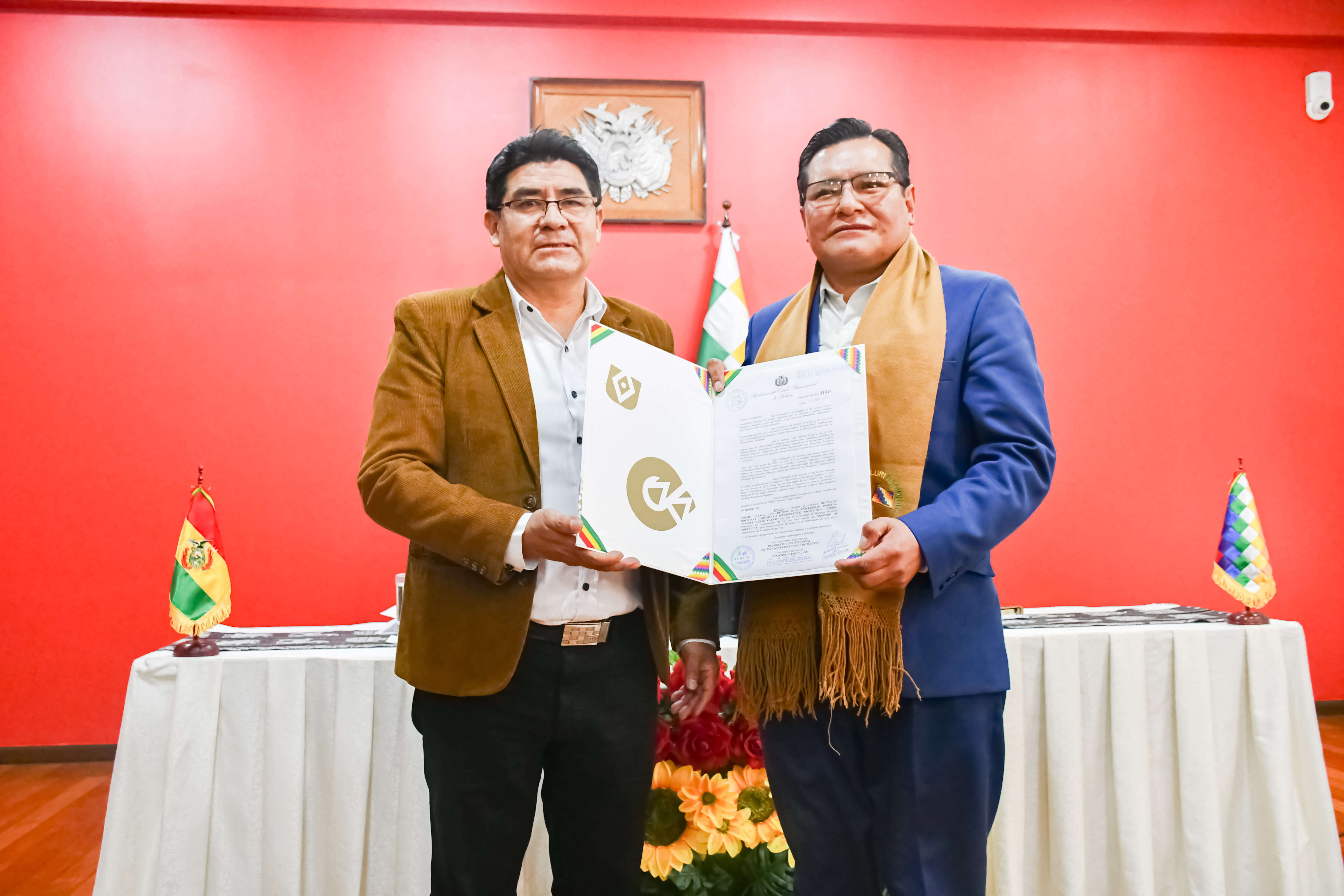 Ministro de Educación posesiona a Reynaldo Cosme Huanca como nuevo Rector de la UNIBOL Aymara