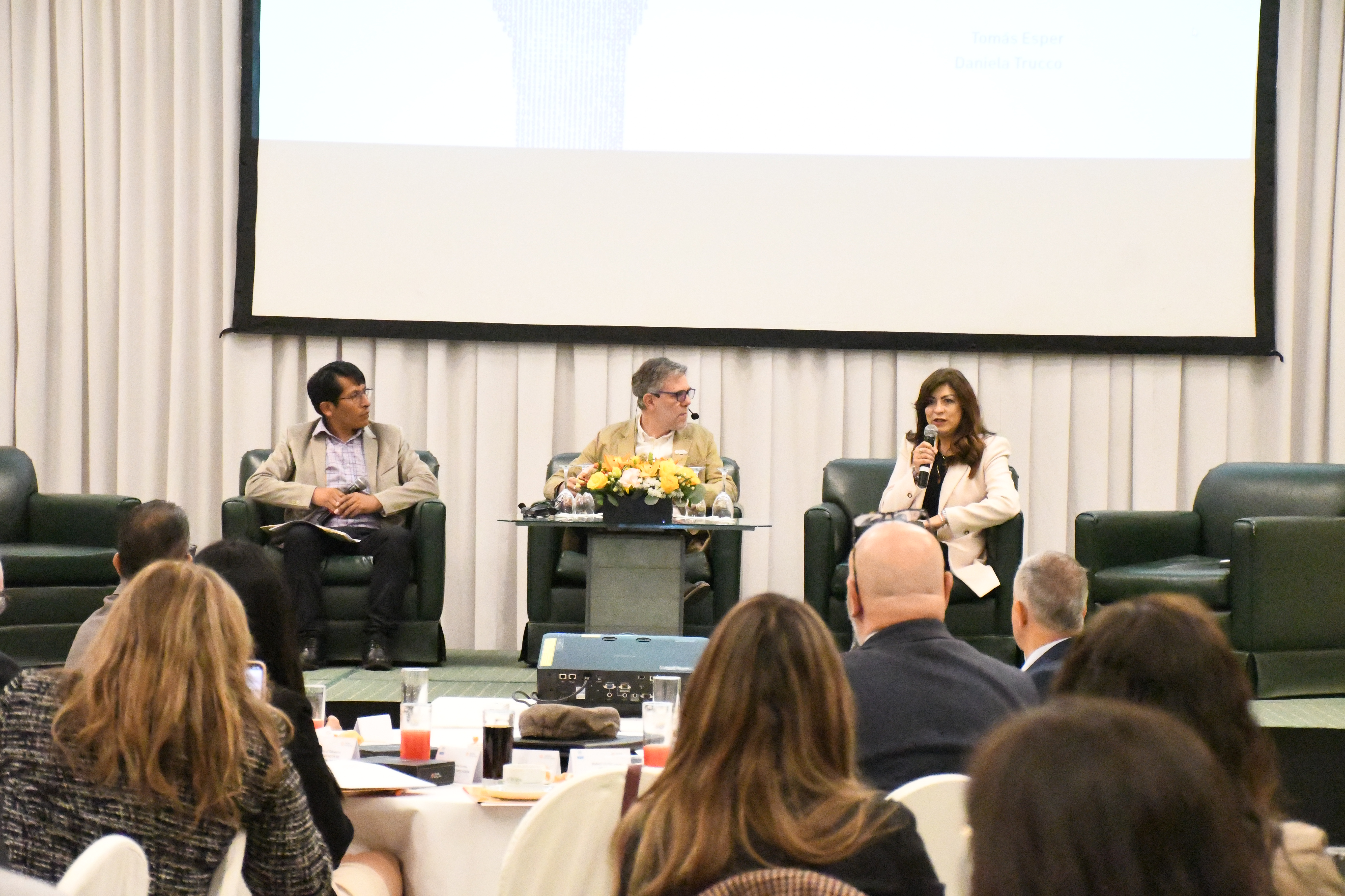 Formación para el empleo juvenil: Presentan estudio clave sobre educación técnico-profesional en la región 
