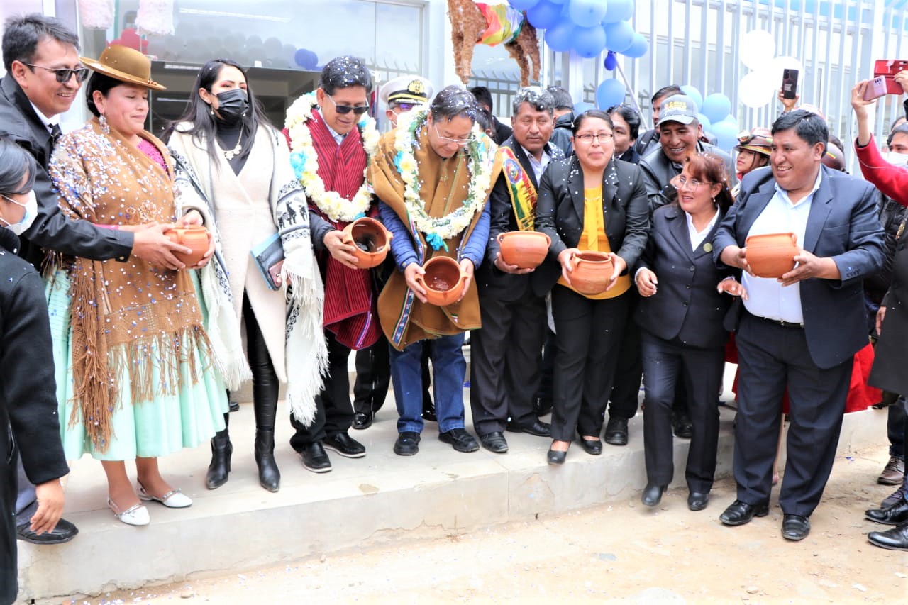 Presidente Luis Arce entrega moderna infraestructura educativa con laboratorios en la ciudad de El Alto  
