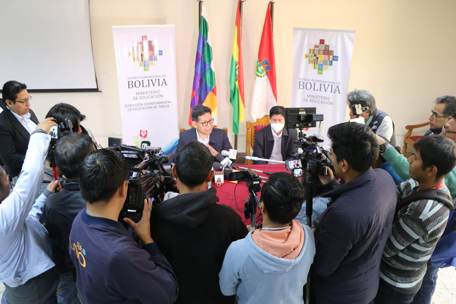 Ministro de Educación le recuerda a la Policía que hay un convenio que establece el resguardo de las unidades educativas