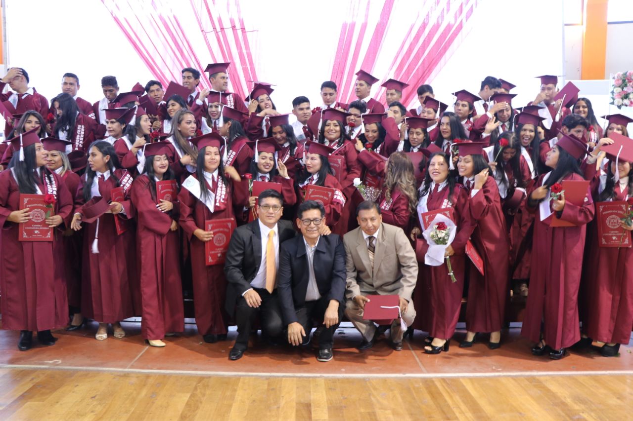 Ministro Pary participa de la titulación de 71 estudiantes del Instituto Técnico Superior INCOS Tarija