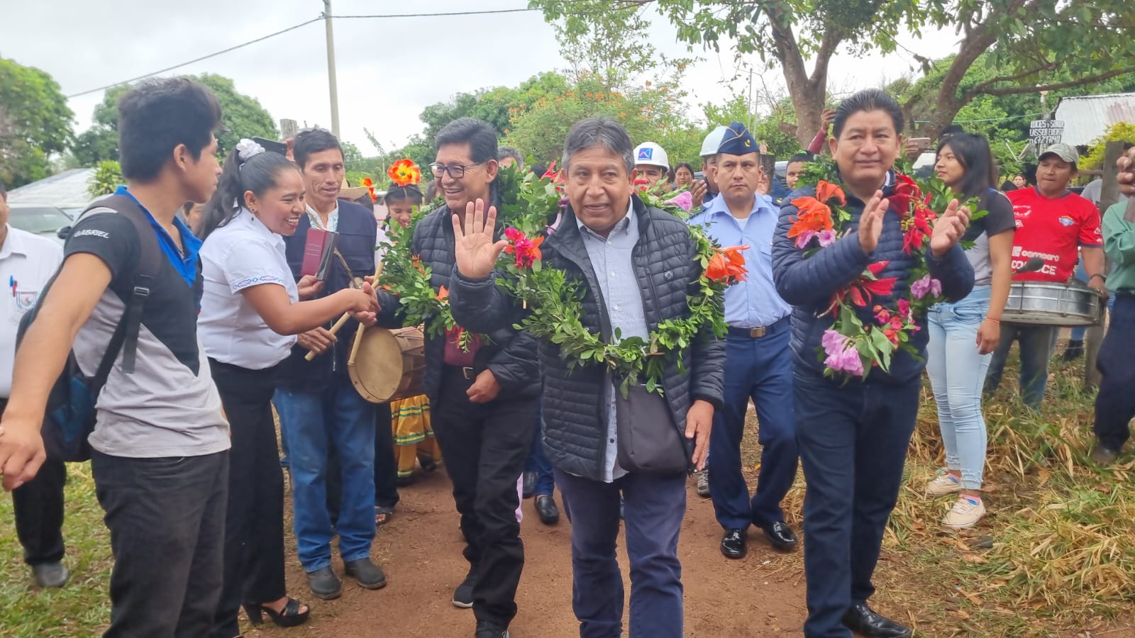 En el mes aniversario de Santa Cruz, Gobierno entrega tres modernas unidades educativas en el municipio de Concepción
